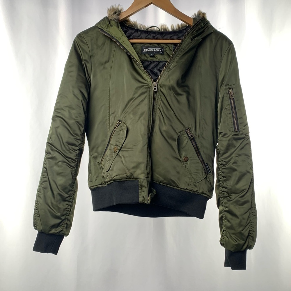 Members Only Faux Fur Trim Hooded Crop Puffer Jacket in Green Size Small